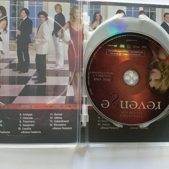 Amélie Poulin, Glee, Chuck, heroes, revenge - Picture 8 of 10